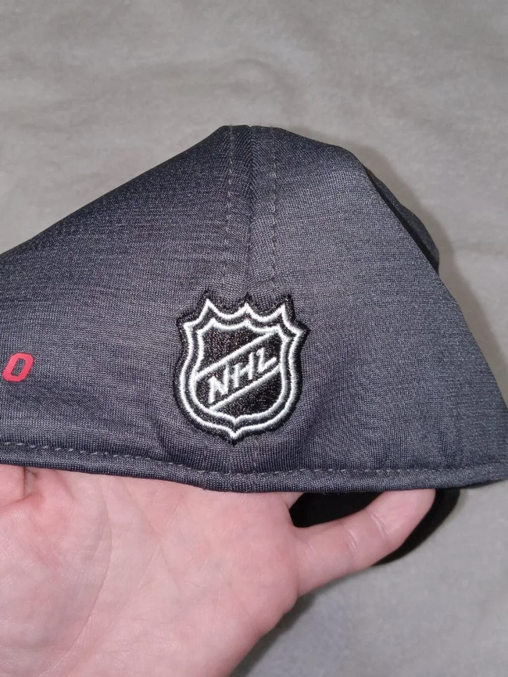 Reebok Chicago Blackhawks Center Ice Flex Fit Hat NHL Hockey Cap S/M Black Gray